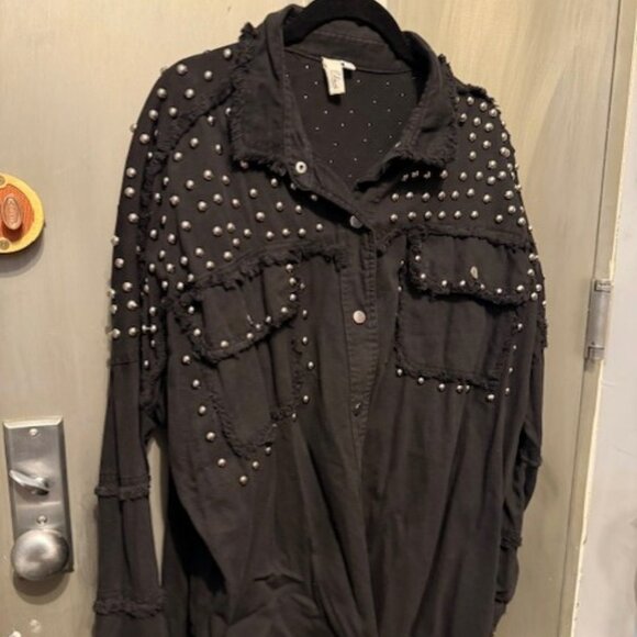 Elan Studded Distressed Black Chambray Denim Shacket - NWOT - Picture 11 of 16